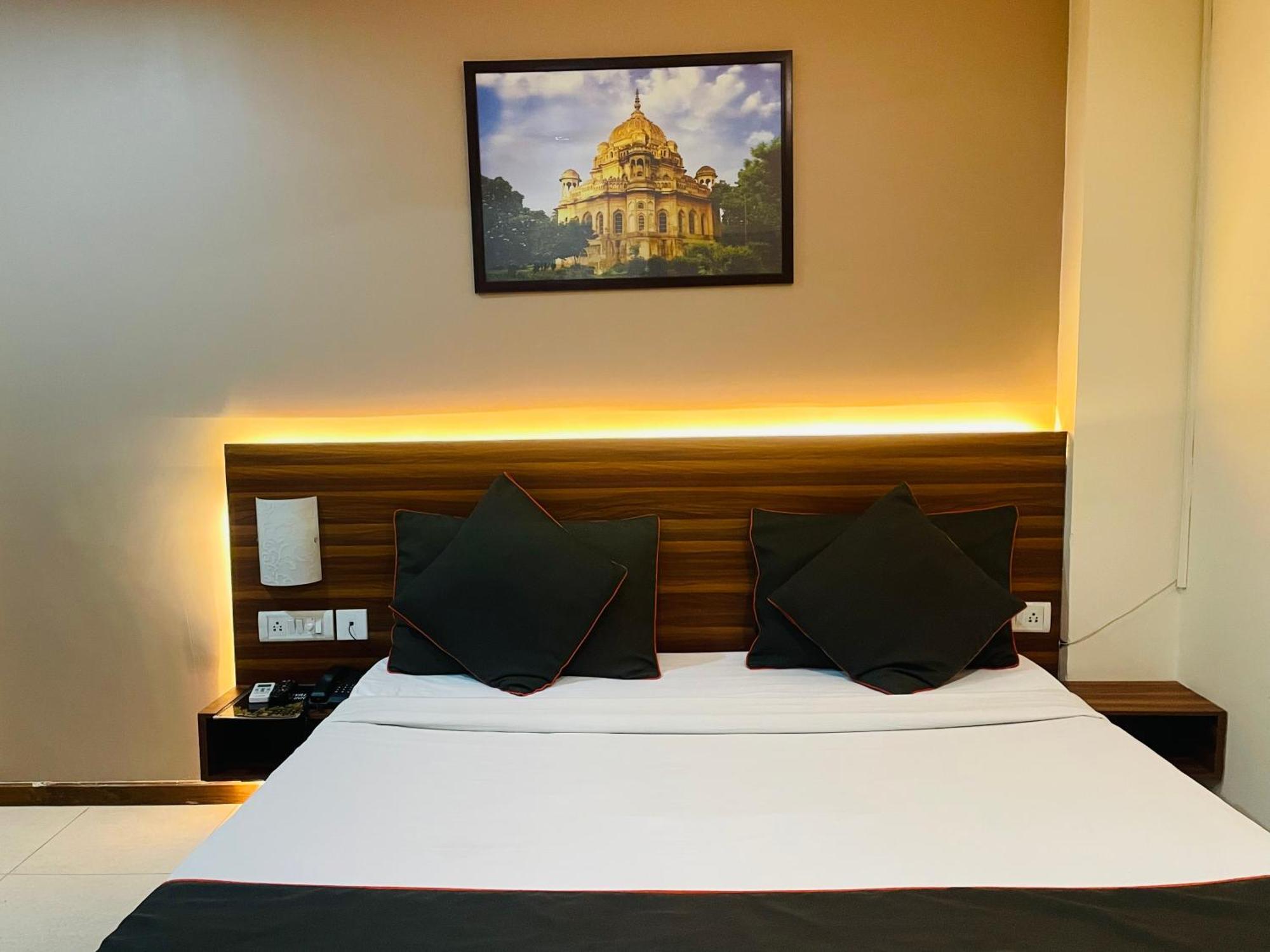 The Royal Presidency Inn Lucknow Buitenkant foto