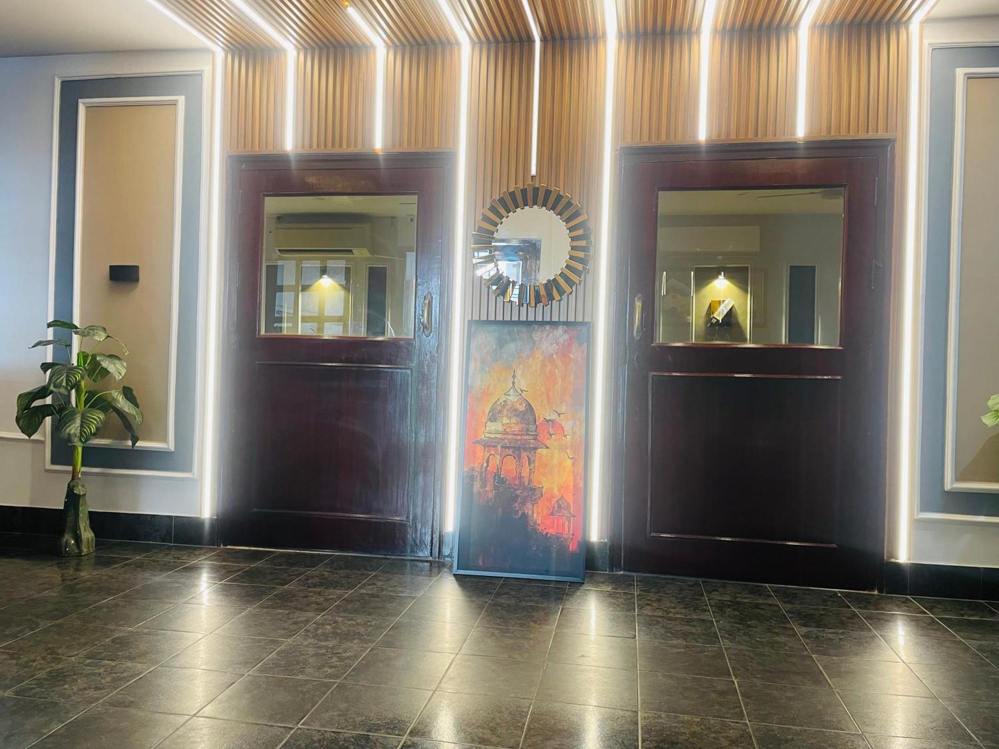 The Royal Presidency Inn Lucknow Buitenkant foto