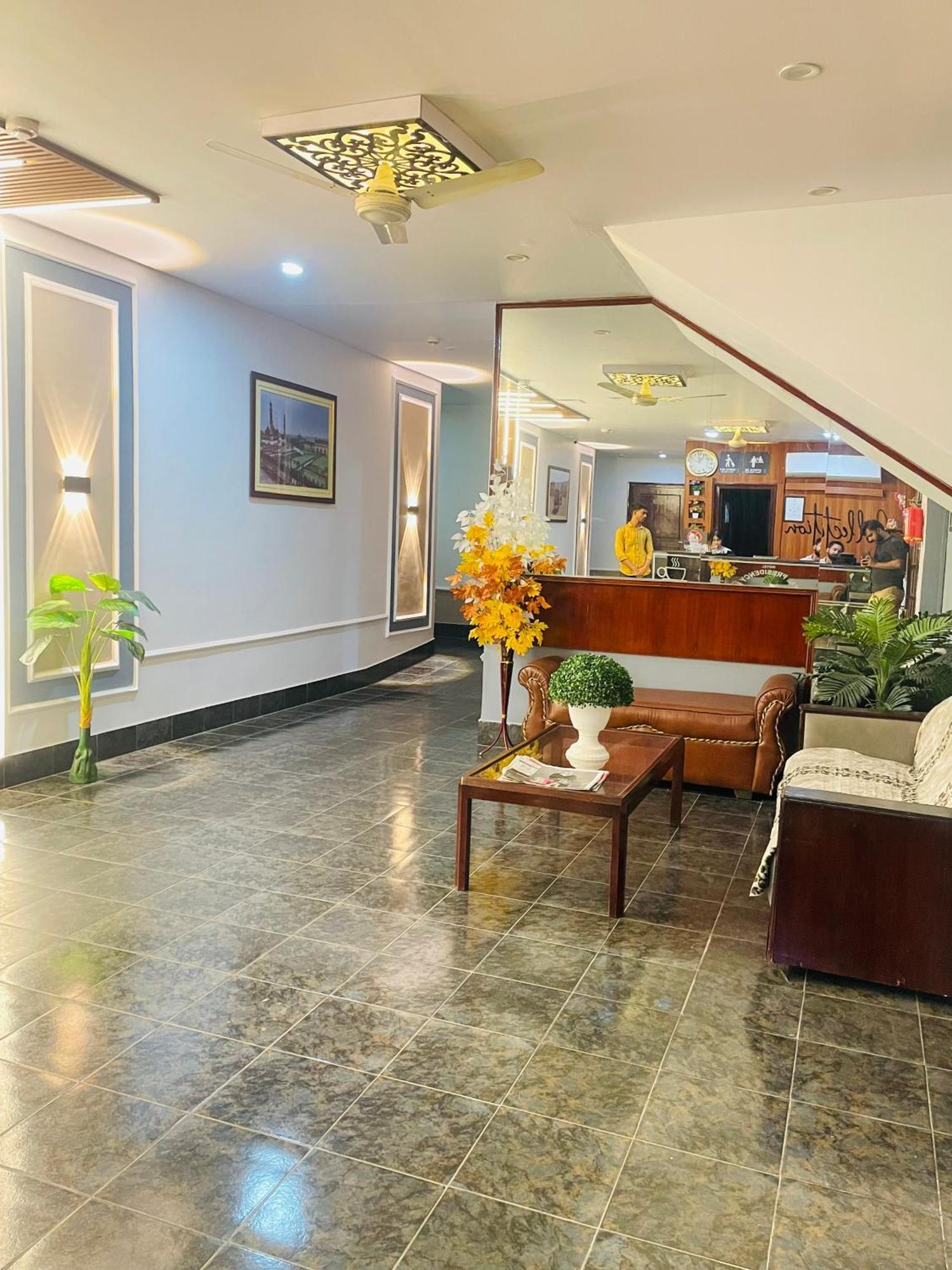 The Royal Presidency Inn Lucknow Buitenkant foto
