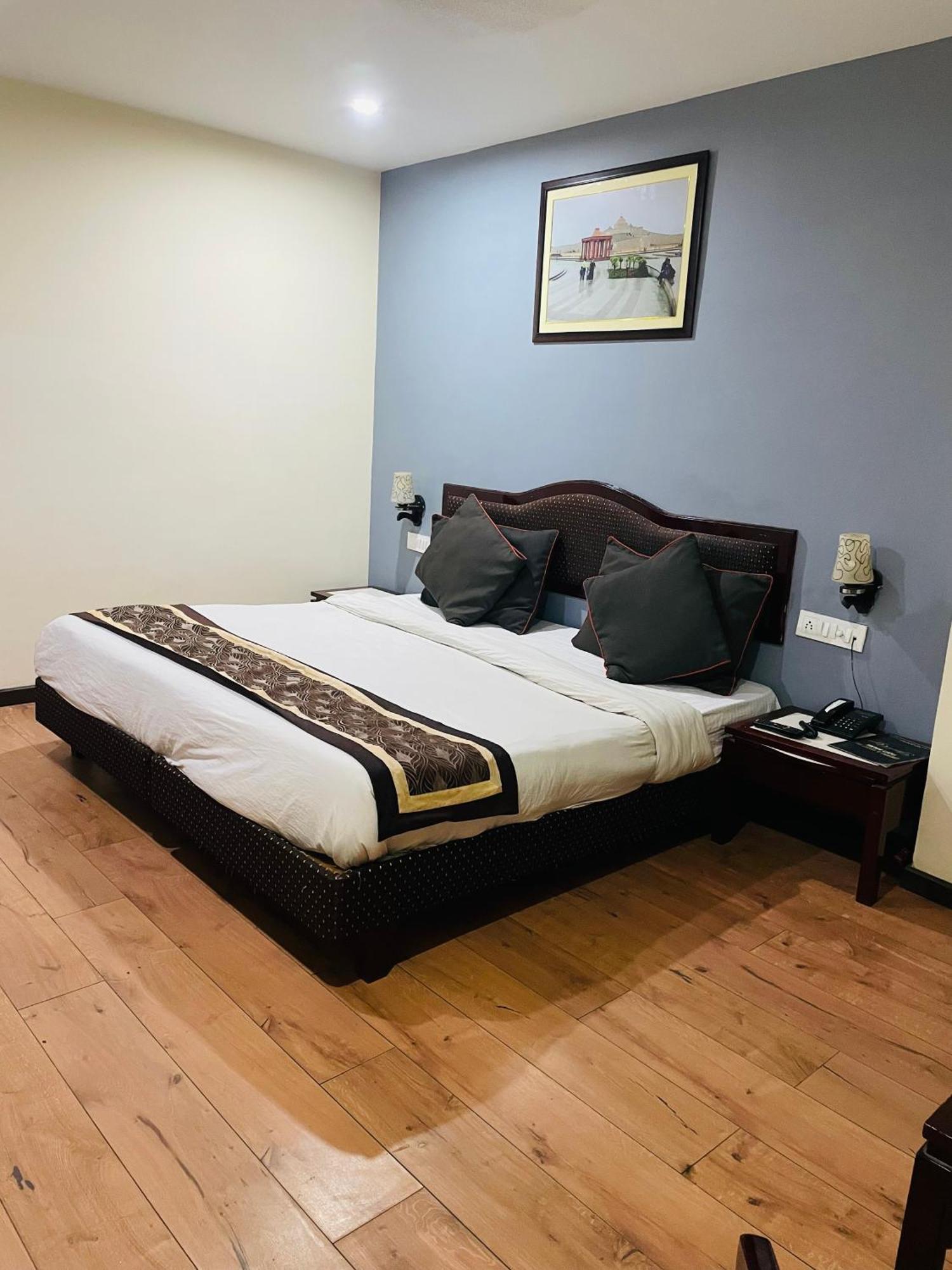 The Royal Presidency Inn Lucknow Buitenkant foto