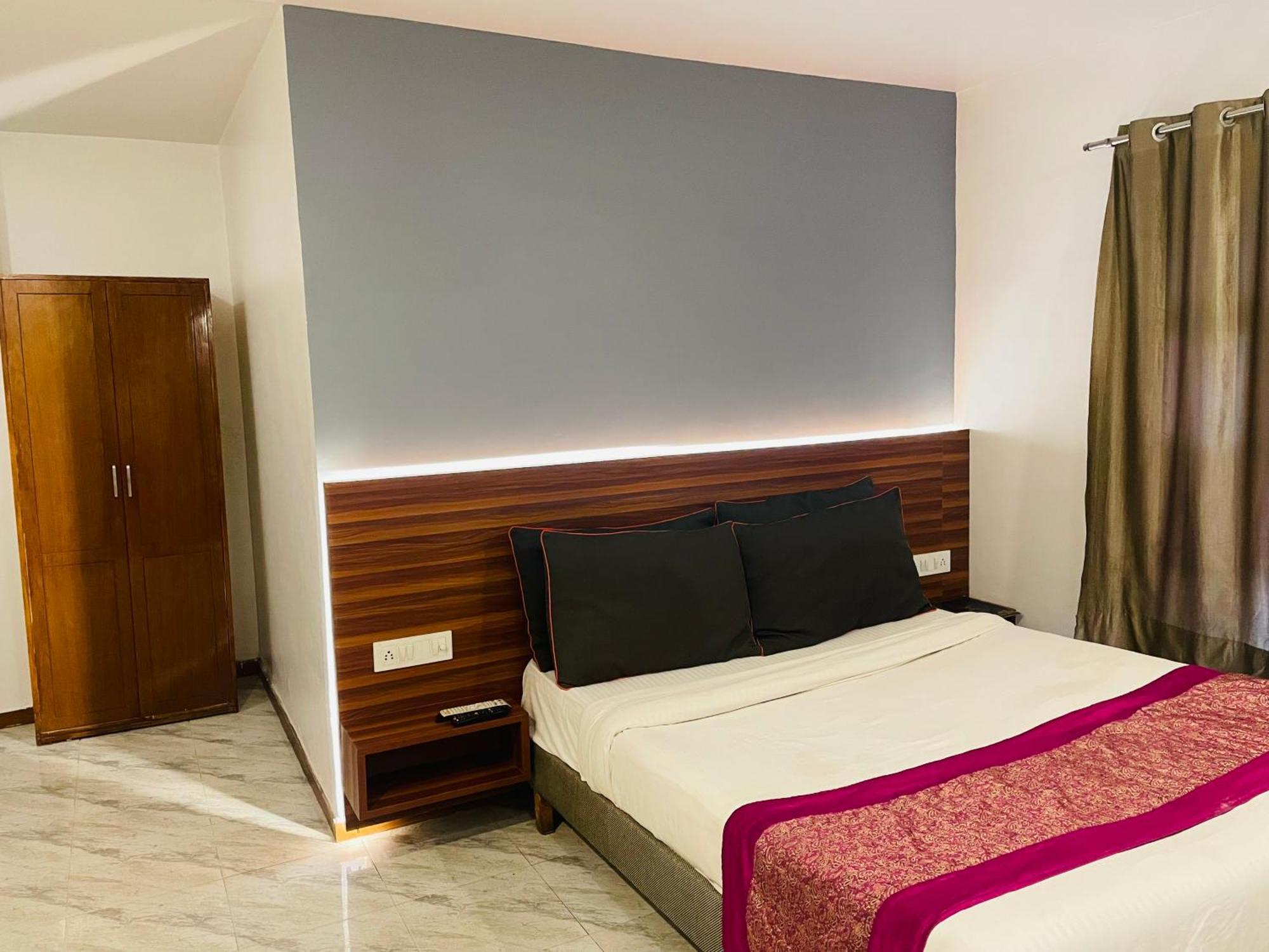 The Royal Presidency Inn Lucknow Buitenkant foto
