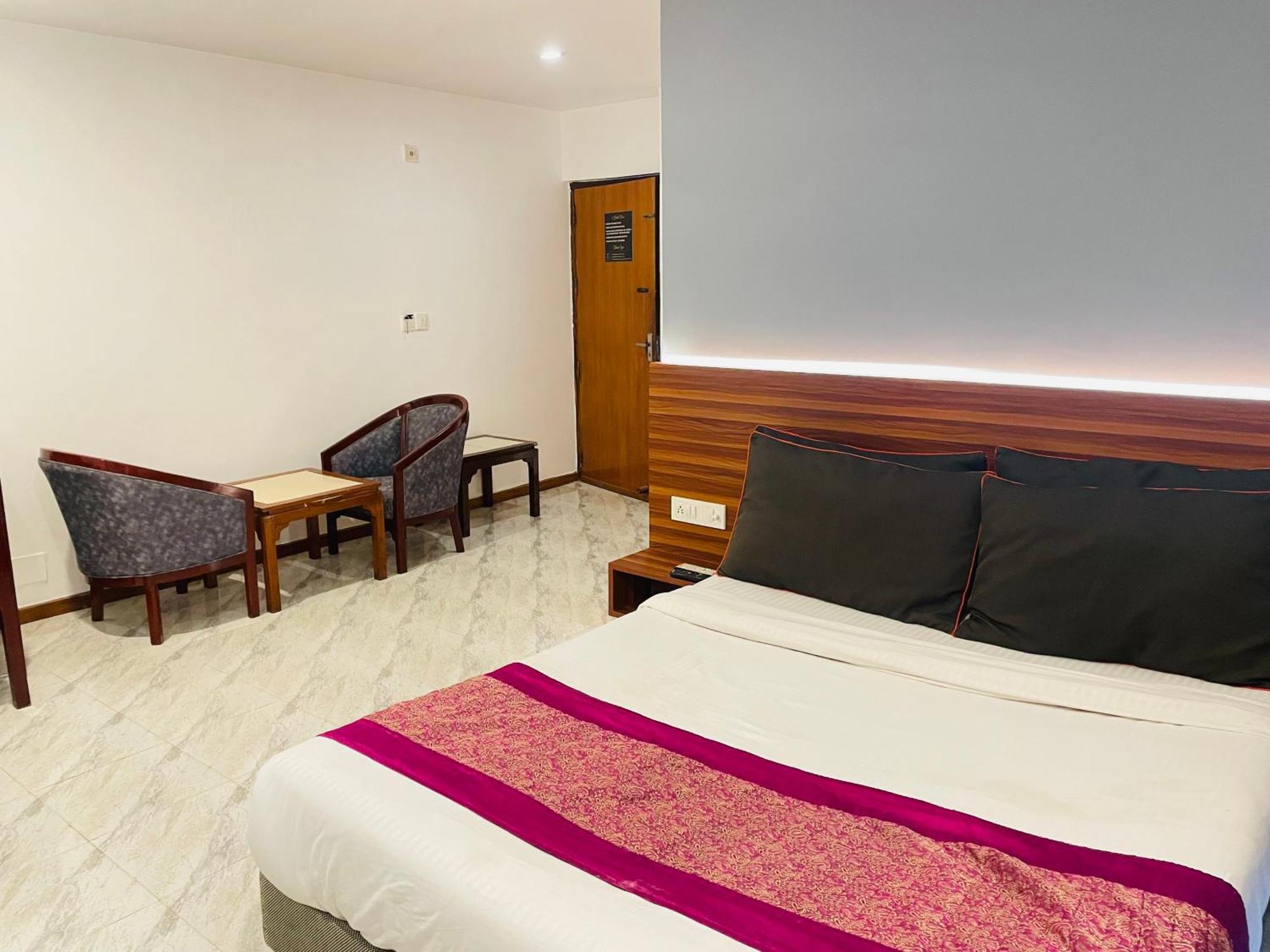 The Royal Presidency Inn Lucknow Buitenkant foto
