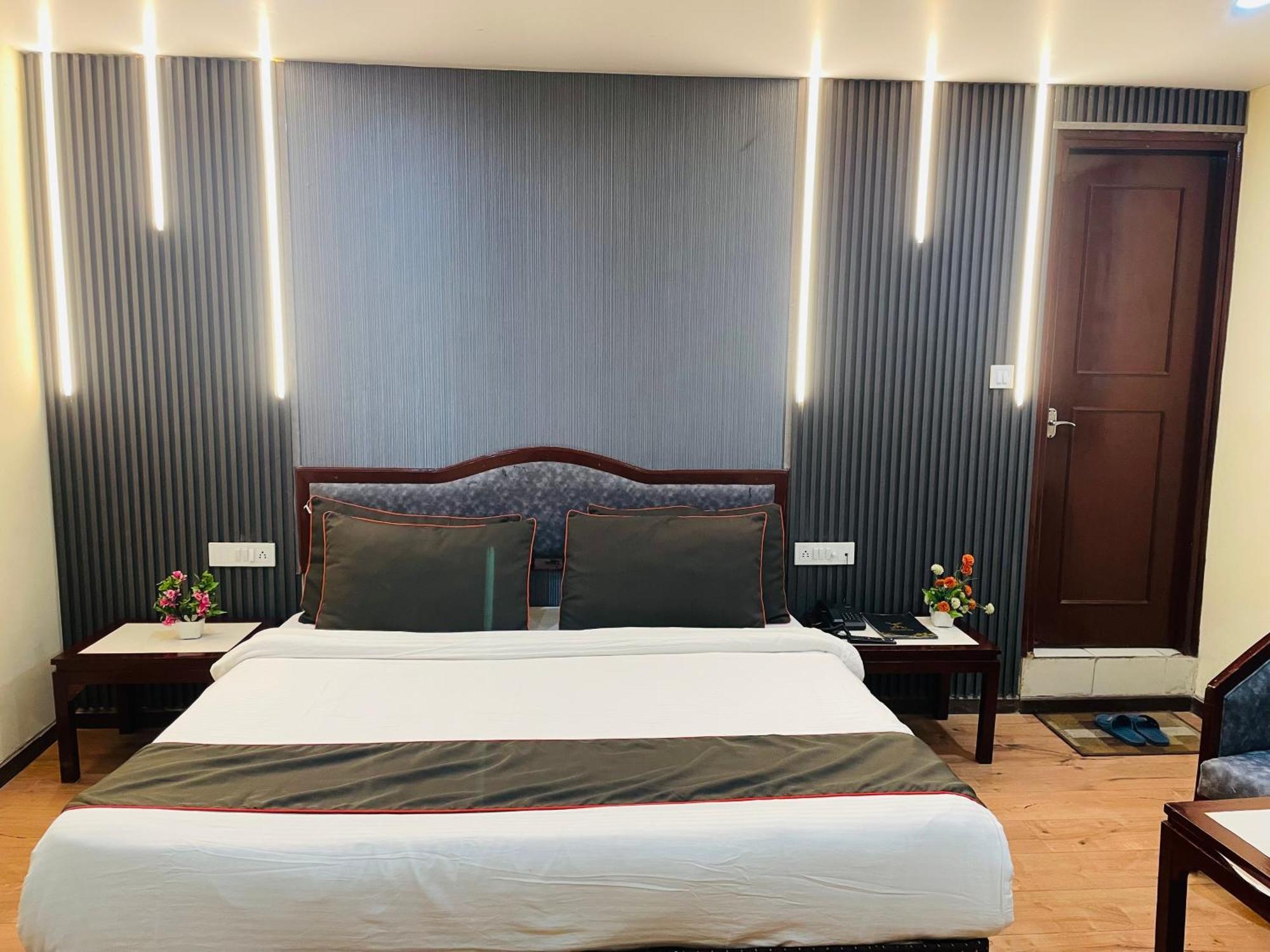 The Royal Presidency Inn Lucknow Buitenkant foto