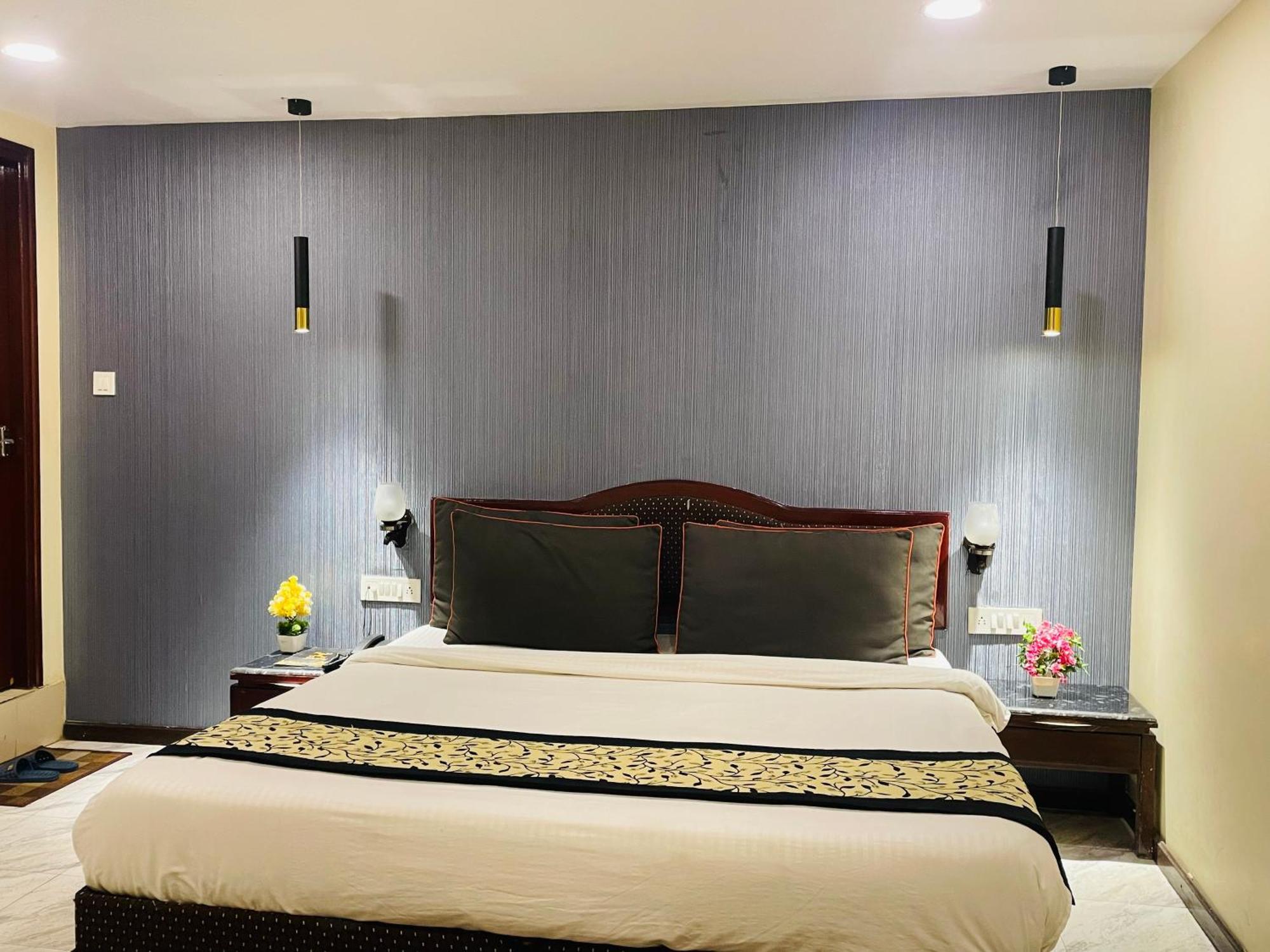 The Royal Presidency Inn Lucknow Buitenkant foto