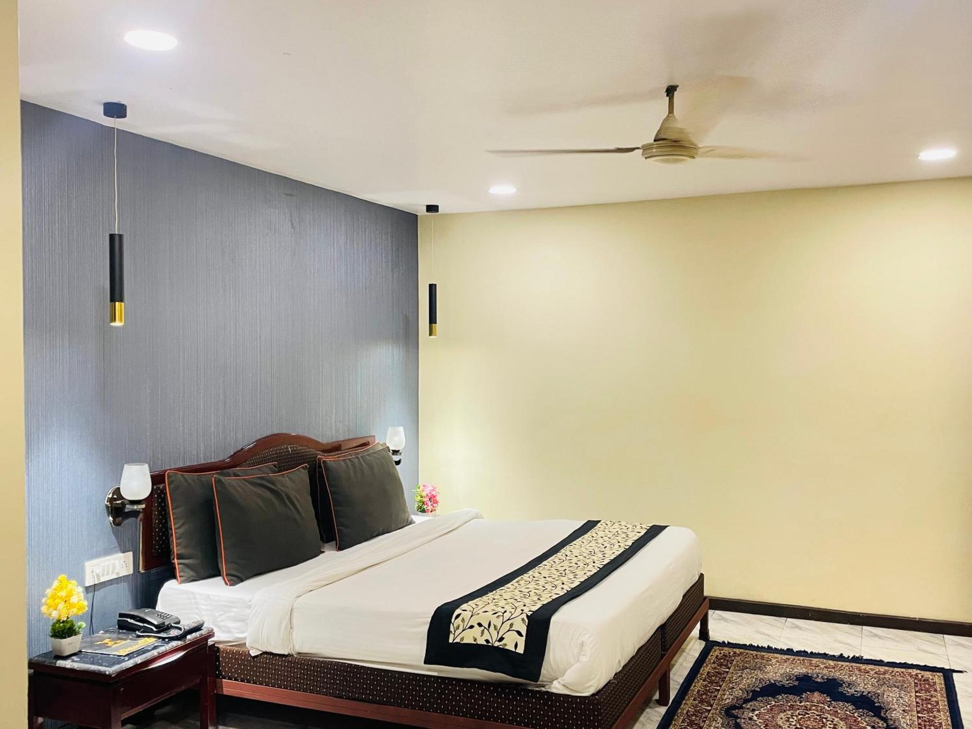 The Royal Presidency Inn Lucknow Buitenkant foto